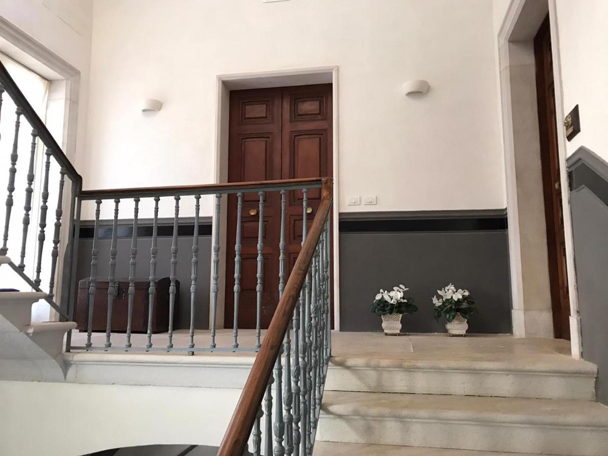Palazzo Romanelli B&B Trani Exterior photo